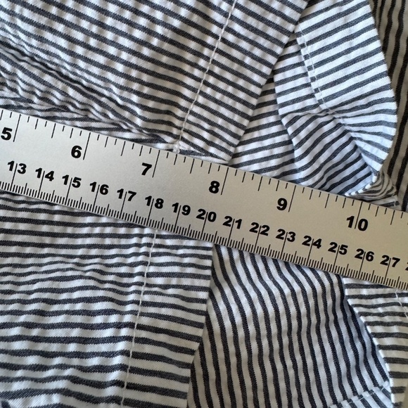 Saks Fifth Avenue‎ Women's 38 Striped Casual Walking Shorts Gray & White Preppy - Picture 12 of 15